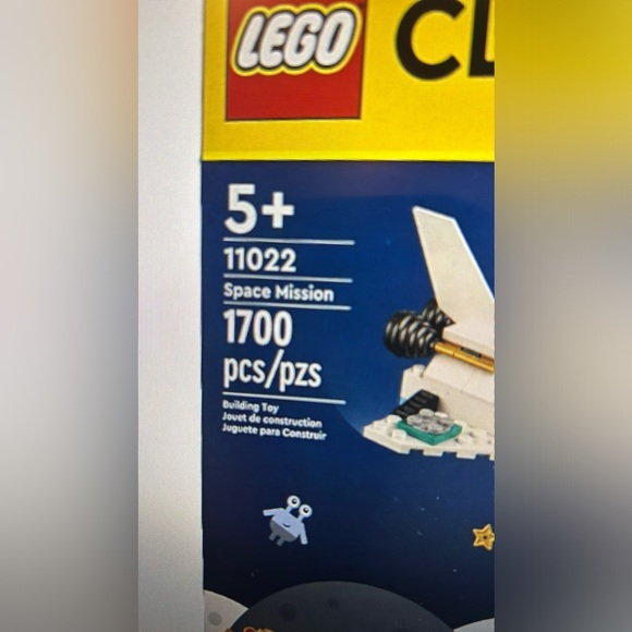 Lego Classic space mission #11022 1700pcs brand new in box. - Picture 2 of 2